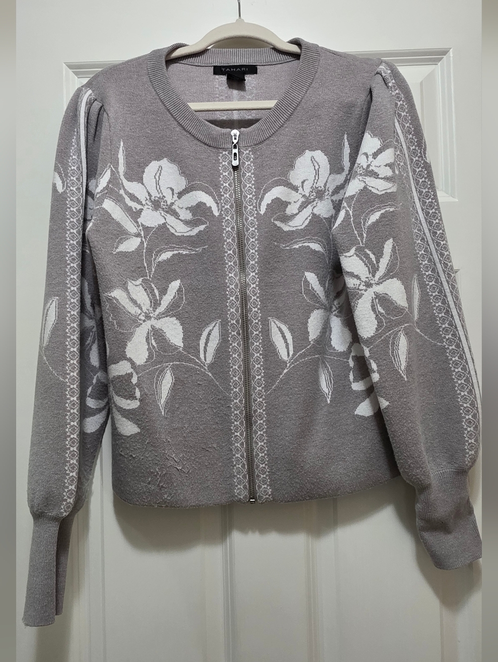Tahari Gray Floral Zip-Front Cardigan with White Motif
